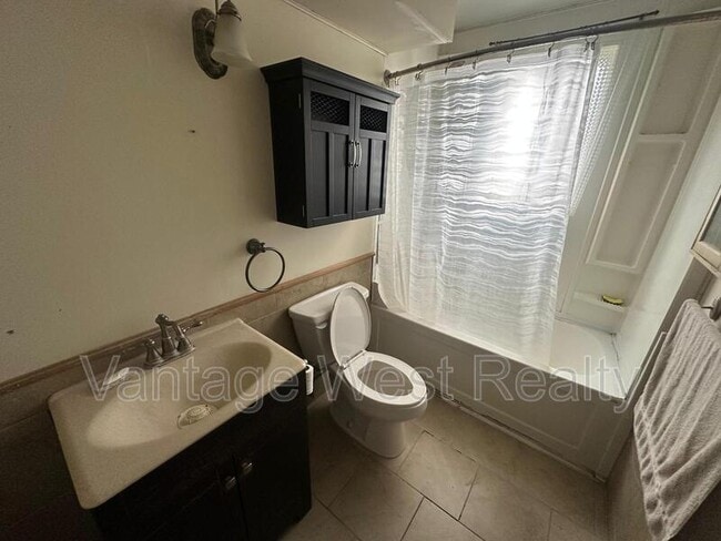 Photo - 400 Dougall Rd N