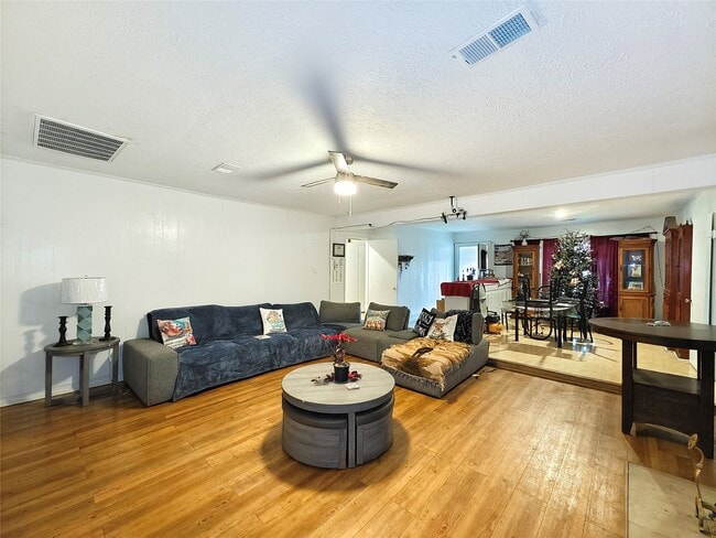 Photo - 7931 Scanlock St
