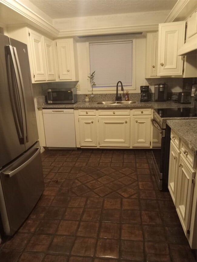 Photo - 15910 Hartman Rd