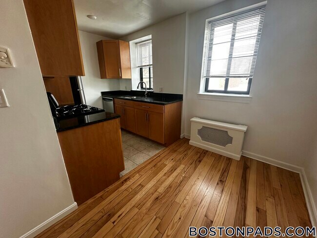 60 Brattle St Unit 406