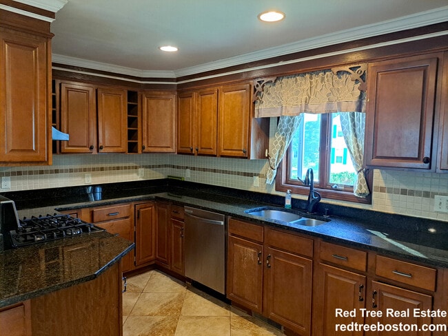 Photo - 158 Baker St