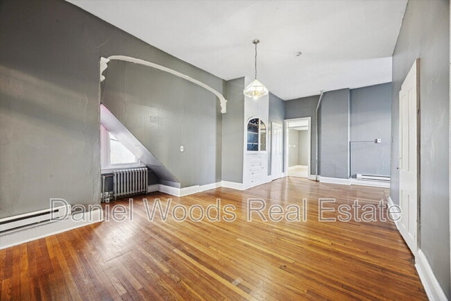 Building Photo - 330 Kerlin St Unit 2