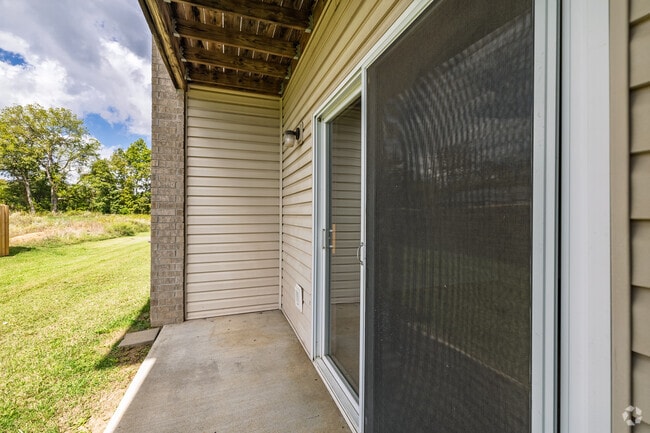 2BR, 2BA - 1,100SF - Patio View