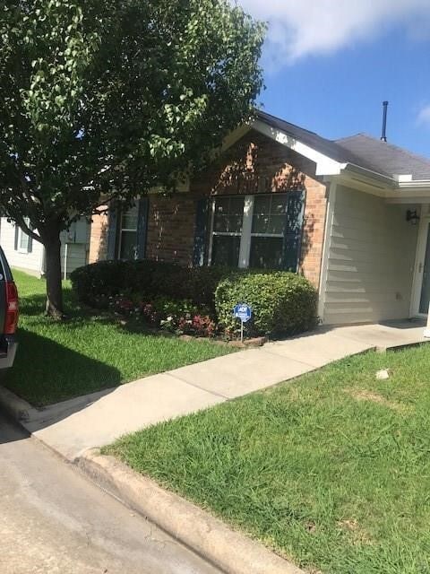 Building Photo - 11823 Longwood Garden Way