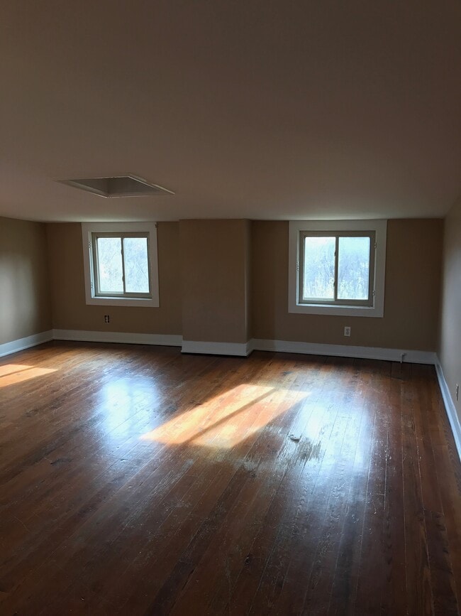 Photo - 409 Warner St