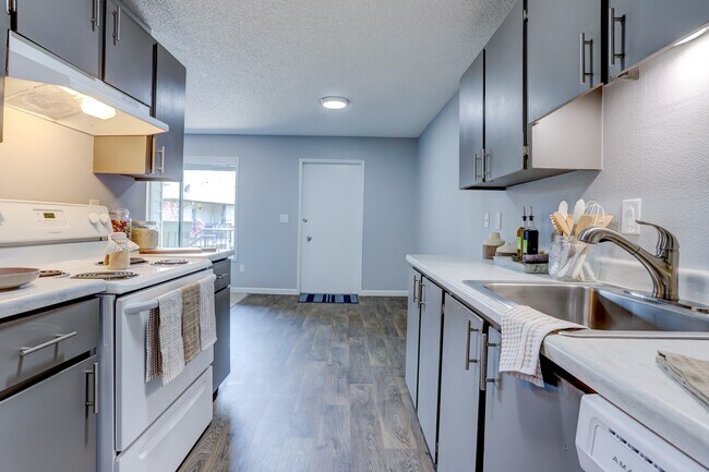 Photo - Meadow Park East Apartments-541-995V