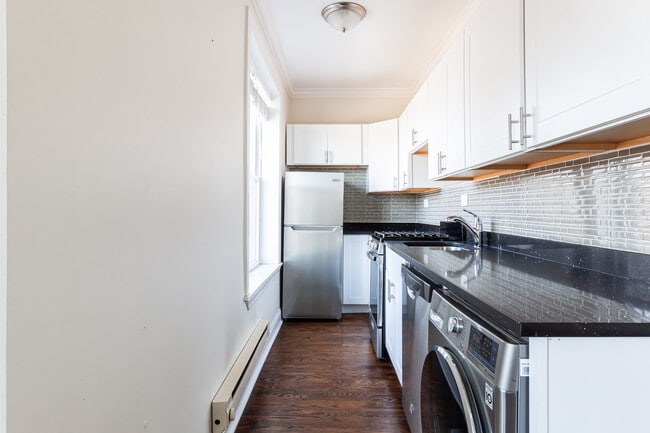 Photo - 923 W Waveland Ave