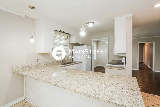 Photo - 3 Bedroom Pet-Friendly Home in HENDERSONVILLE, TN with Main Street Renewal