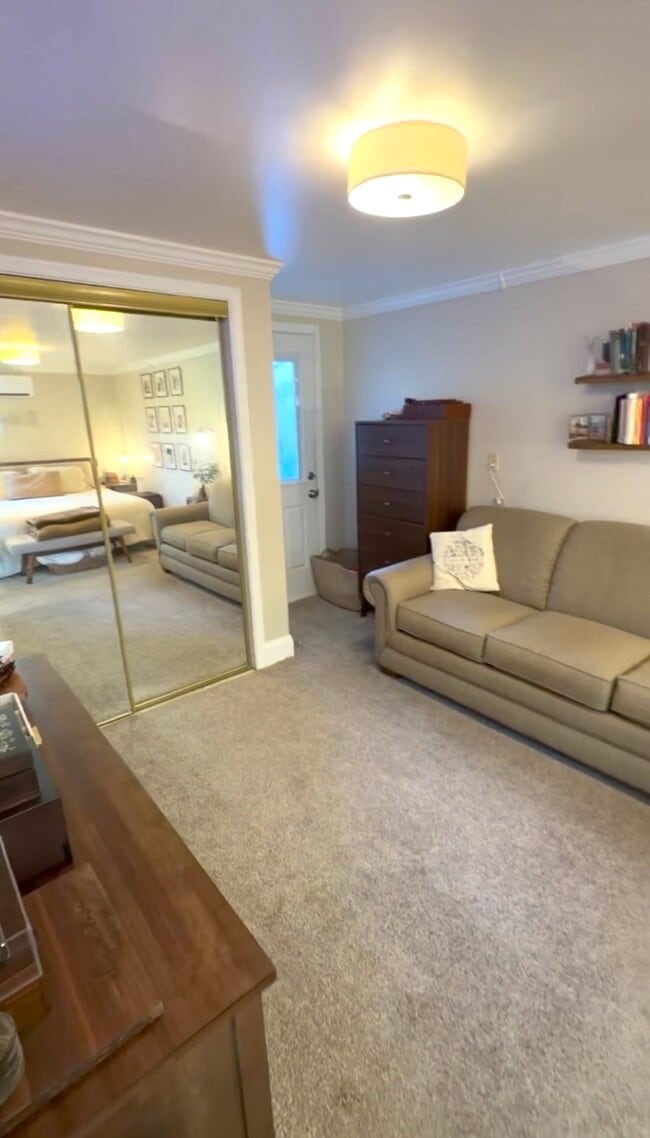 Photo - 10352 Cowan Heights Dr Unidad a