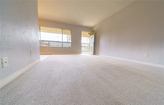 Building Photo - WELL MAINTAINED CONDO AT CREEKSIDE VILLAGE! Unit 407