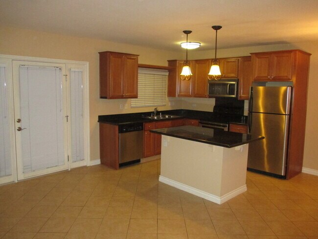 Photo - TEMECULA ST- BEAUTIFUL CONDO W/ VIEWS, IN-UNIT W/D, TILE FLOORING Unidad 5