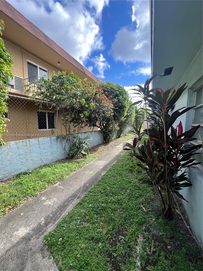 Photo - 2148 NW Flagler Terrace Unidad 9