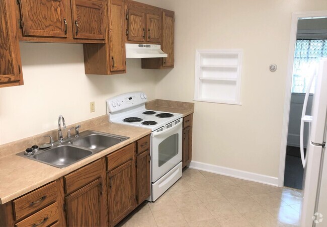 Building Photo - Cute 2 Bed Cottage - LOTS OF SPACE!! Rental