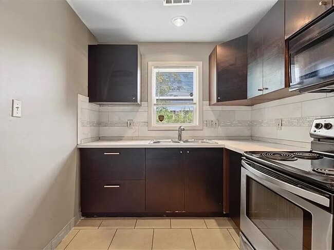 Photo - 8037 Wabash Ave