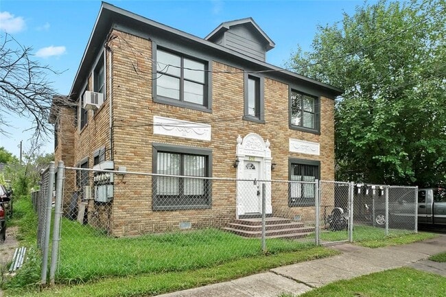 Building Photo - 406 Quitman St Unit 2