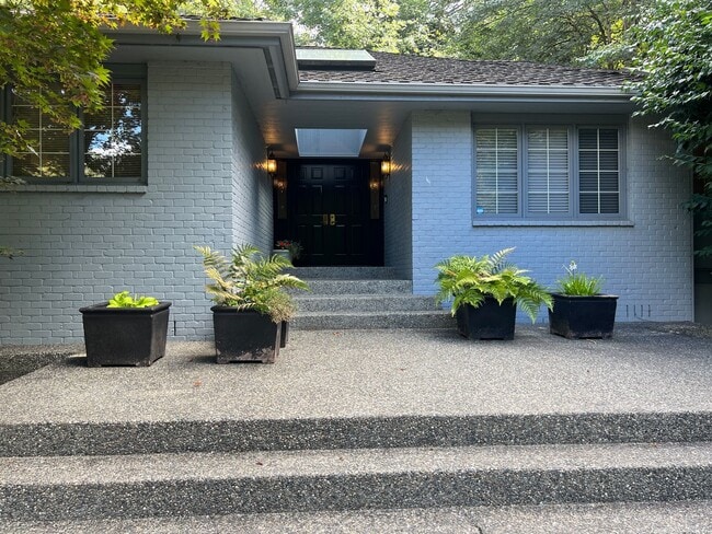 Building Photo - 3bd/2.5ba Bellevue Home