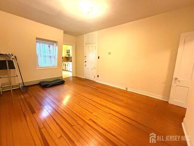 207 Woodbridge Ave