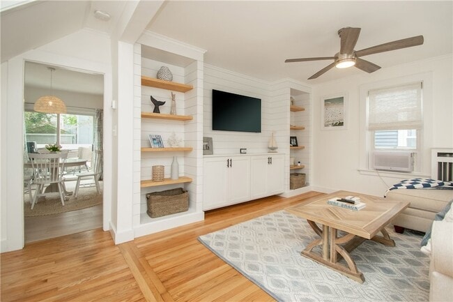 Photo - 33 Slocum St