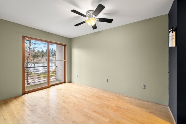 Photo - 2 BR 2 BA Townhome in North Tabor- 3 Levels!