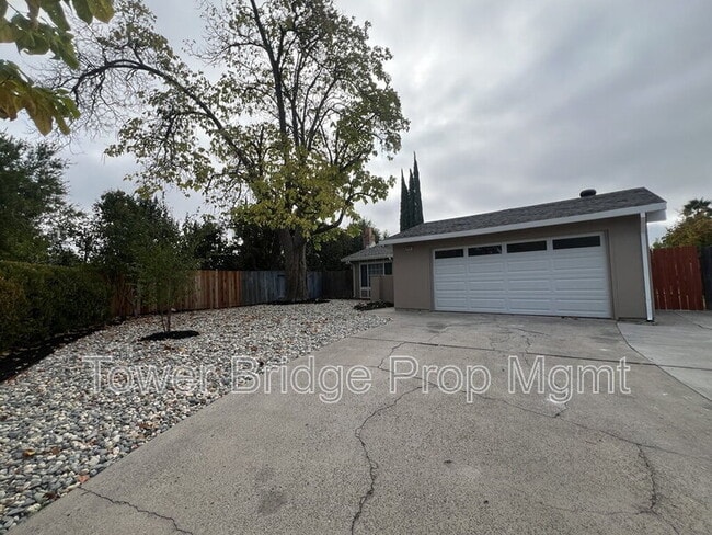 5629 Phlox Ct