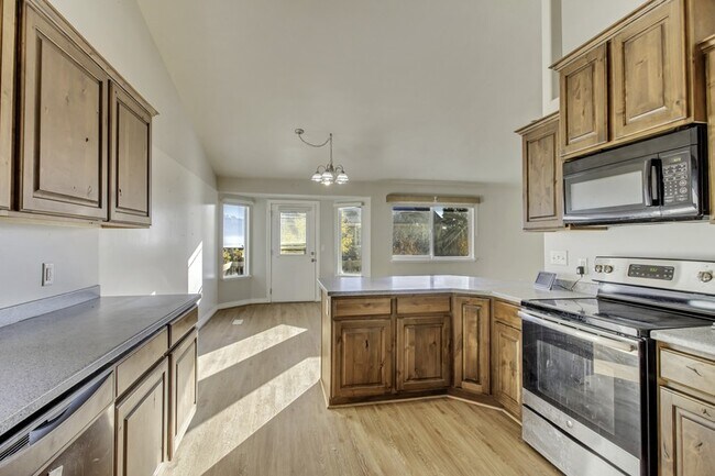 Building Photo - 6924 Chippewa Dr