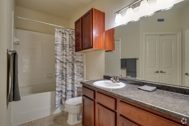 2BR, 2BA - 1,194SF
