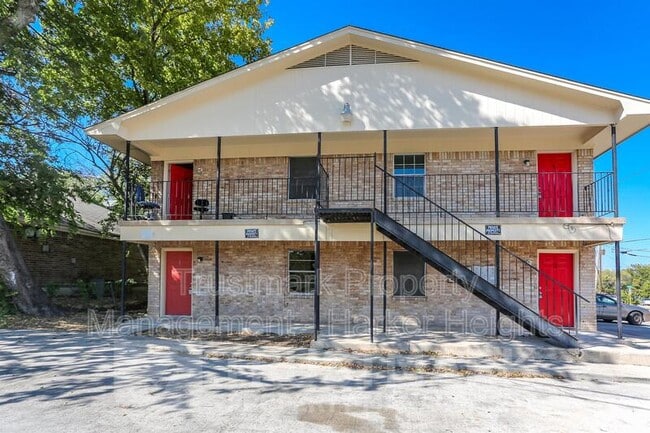 Building Photo - 501-502 Root Ave Unit 2