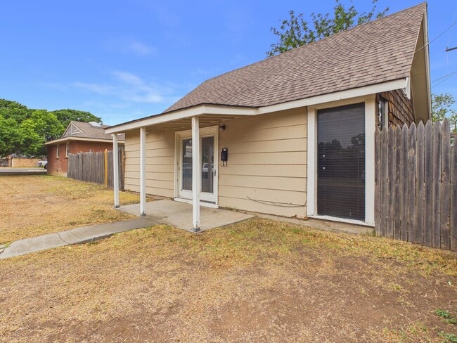 Photo - 2325 Bell St
