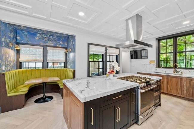 Photo - 208 Windsor St