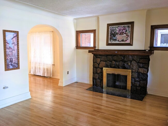 Photo - 1555 Pelissier St