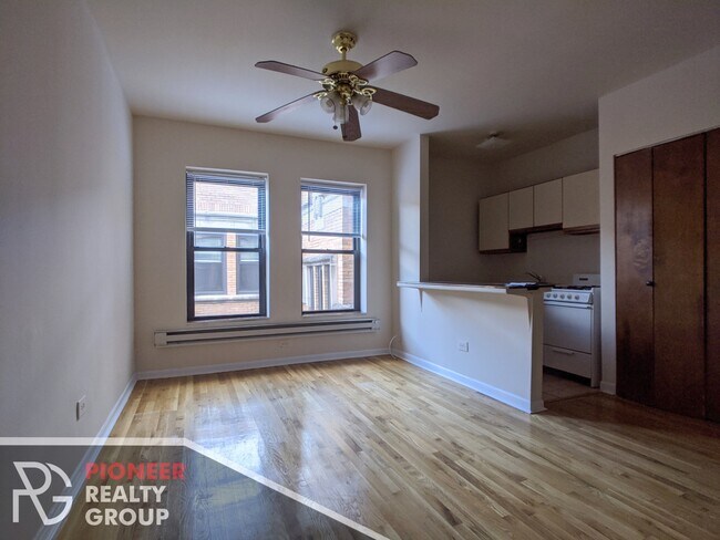 Building Photo - 813 W Cornelia Ave Unit 821A-113 Rental