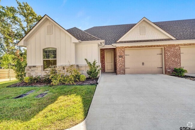 Building Photo - 5905 Eagles Nest Blvd Rental