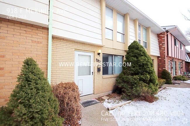 Building Photo - Spacious McKinley Townhome Available! Visi...