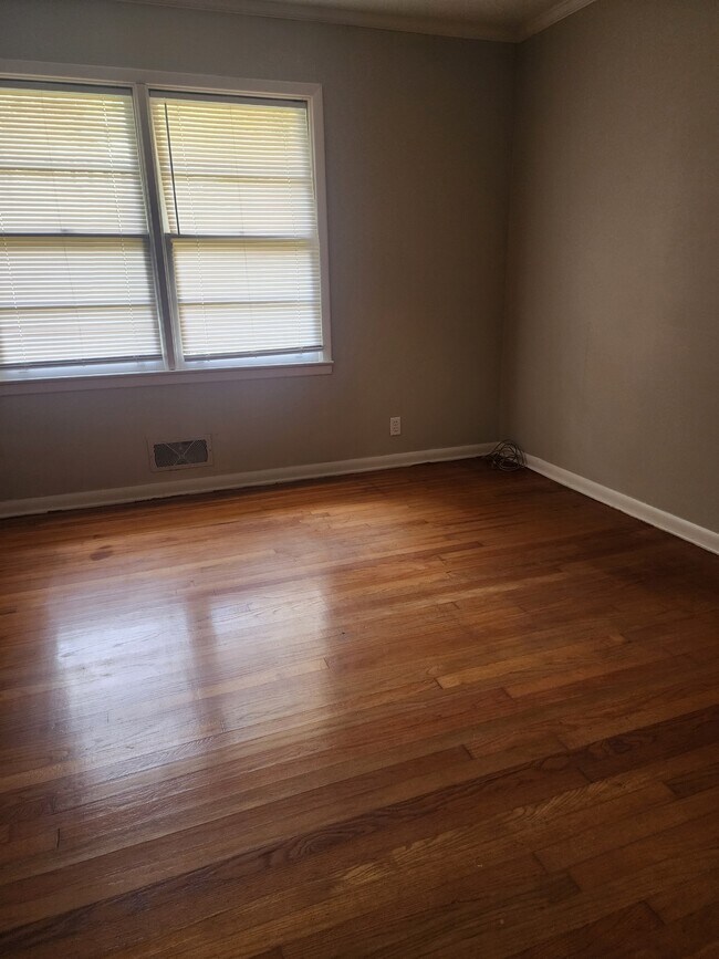 Photo - 220 Lakeshore Dr