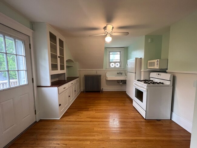 Kitchen has new appliances and freshly painted. - 61 Hirschfield Dr Unit Upper