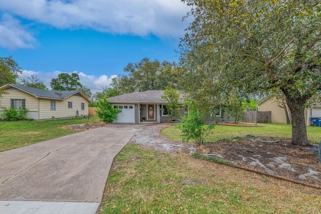 AVAILABLE NOW--- 3 Bed, 1.5 Bath in Eastgate - AVAILABLE NOW--- 3 Bed, 1.5 Bath in Eastgate