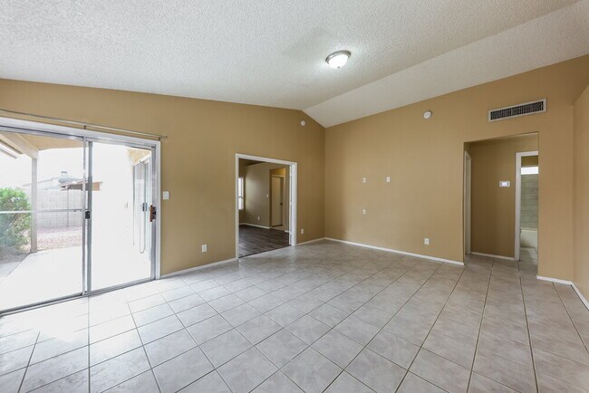 Photo - 3125 E Topeka Dr