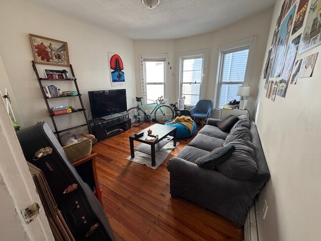 Building Photo - 68 Winchester St Unit 1