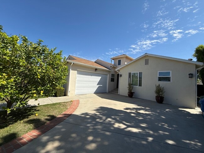 Photo - 5906 Graves Ave