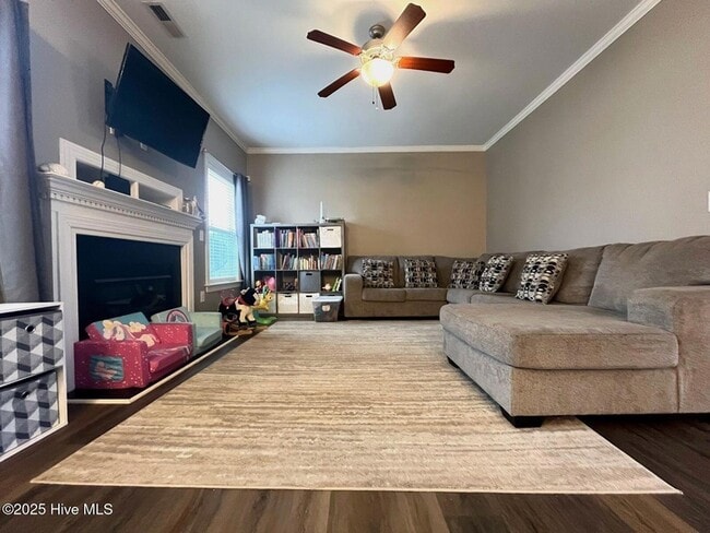 Photo - 582 Century Dr