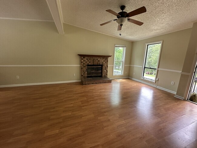 Photo - Great 3 bedroom 2 bath ranch home! AVAILAB...