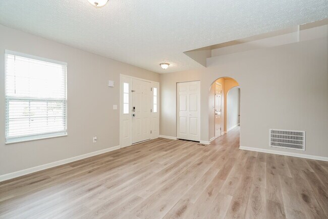 Photo - 5271 Gobel Dr