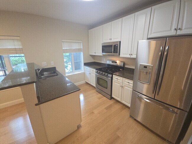 Building Photo - 312 Rindge Ave Unit #2 Rental