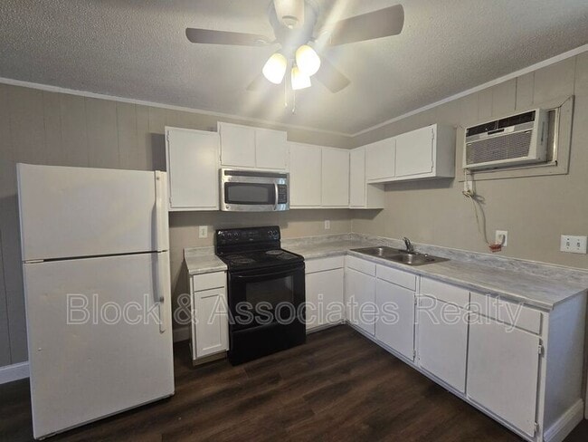 Building Photo - 506 Lake Dr Unit Apt G