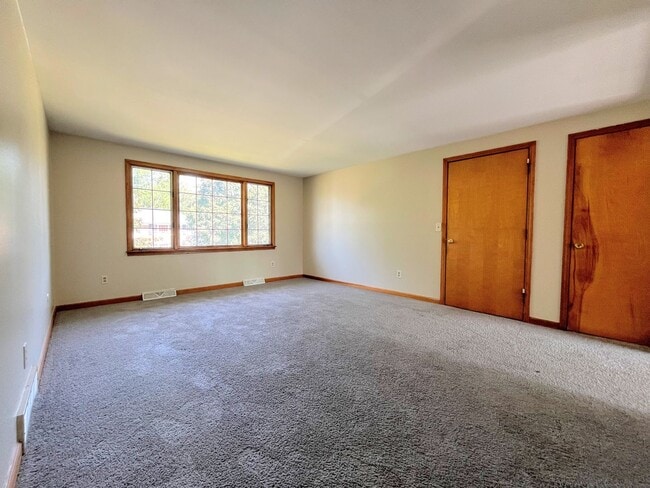 Building Photo - 44 Oakridge Dr Unit 4
