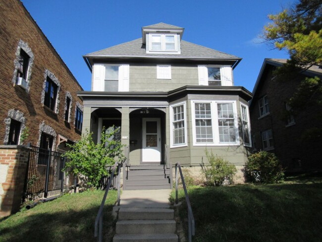 Four-bedroom Eastside Home - Four-bedroom Eastside Home