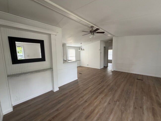 Photo - 3 Bed/2 Bath Mobile Home