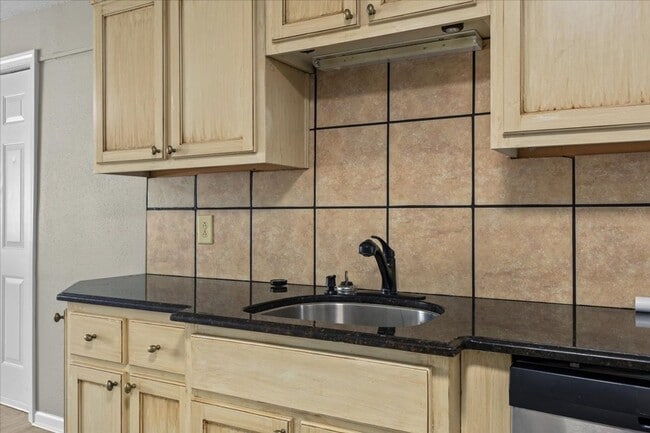 Photo - 102 Bacon Rd Unidad Apt 2