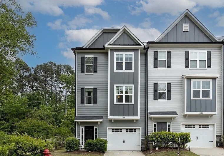 Photo - 1381 Regents Ln