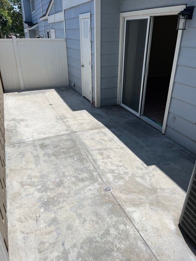 Backyard patio - 550 W Lambert Rd Unit A